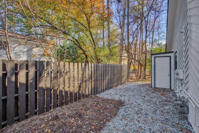 Building Photo - 1010 Mathews Ct