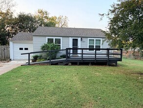 Building Photo - 3137 Bermuda Ln