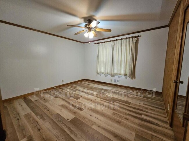 Building Photo - 400 Berea Dr