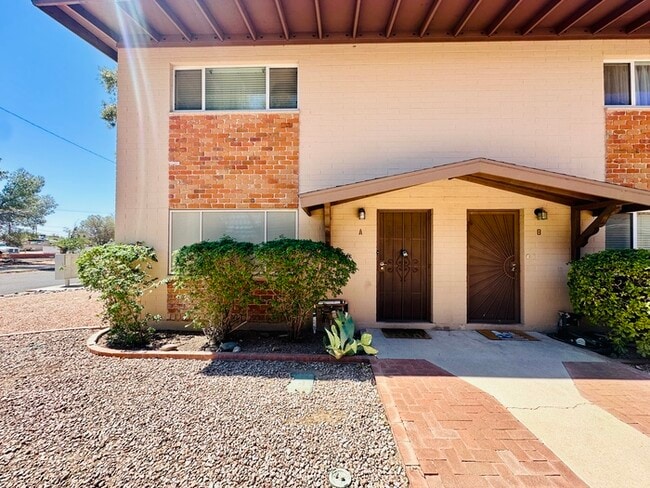 Building Photo - Spacious 2 Bedroom + 2 Bathroom Townhome w...