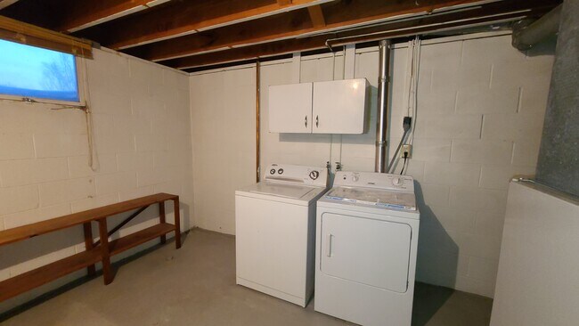 Building Photo - 145 8th Ave E