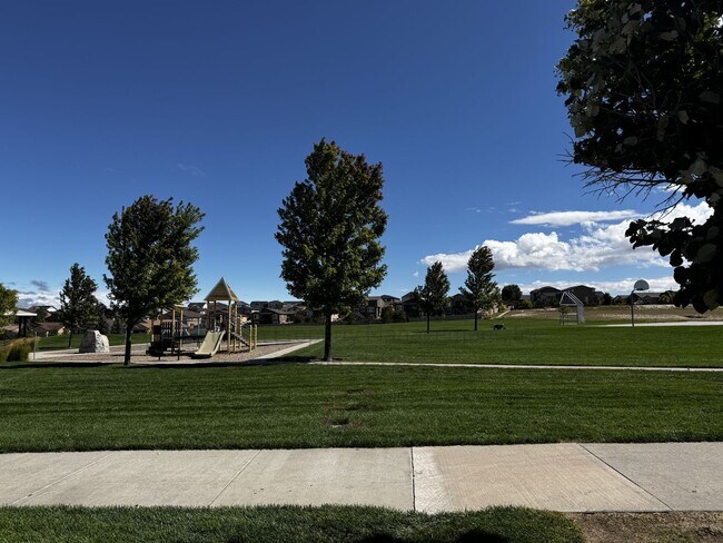 Building Photo - 6227 Lenexa Grv