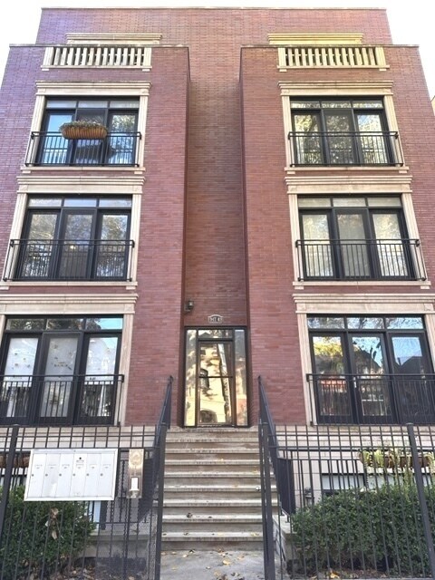 Primary Photo - 949 W Montana St