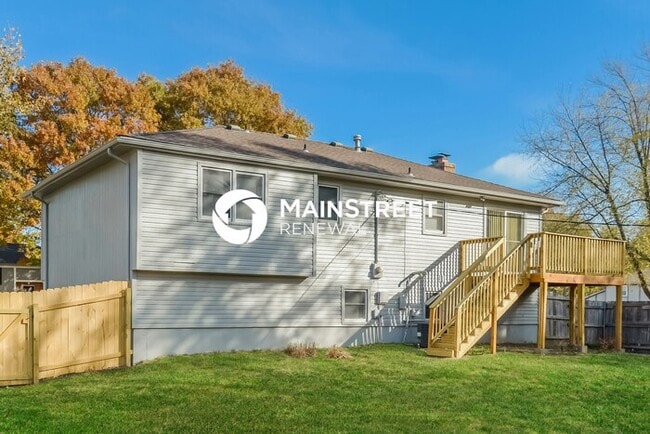 Building Photo - 3 Bedroom Pet-Friendly Home in OLATHE, KS with Main Street Renewal