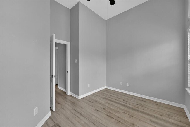 Building Photo - 91 Aventura Pl