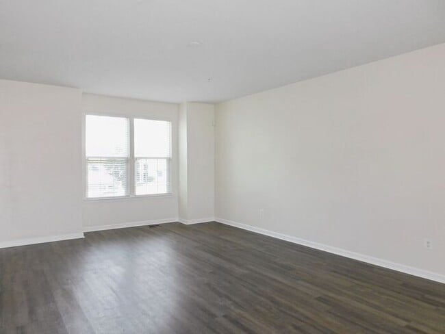 Building Photo - Pet Friendly 3 level End Unit Town Home wi...