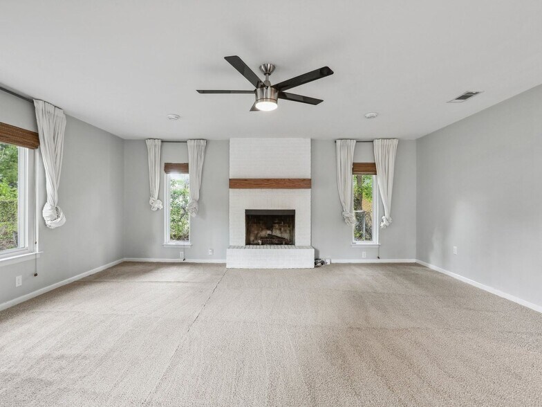 Building Photo - 1109 Sahara Ave