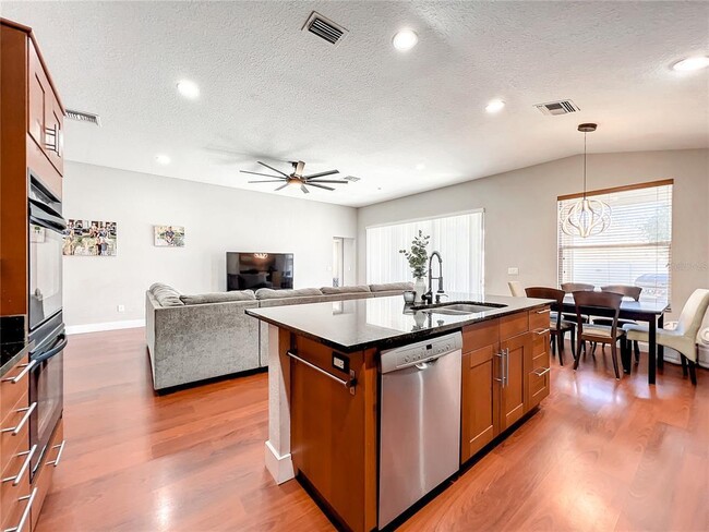 Building Photo - 5632 SW 40th Pl