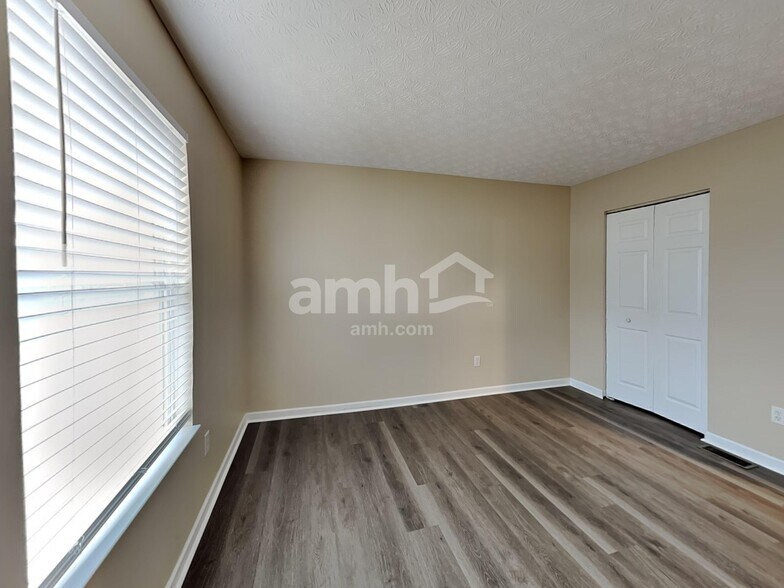Building Photo - 1009 Legacy Ln SW