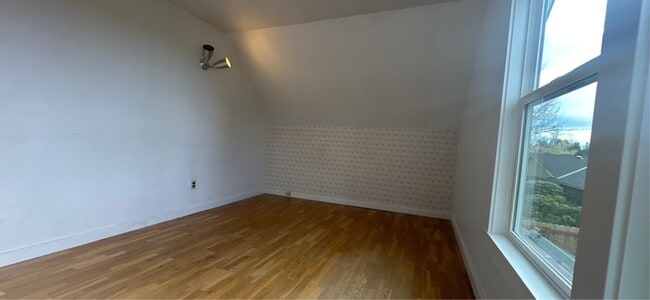 Building Photo - 795 E College St