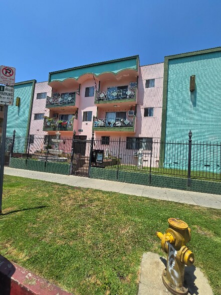 Primary Photo - 701 S Oxford Ave