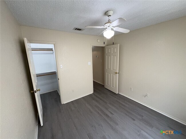 Building Photo - 4303 Fawn Dr