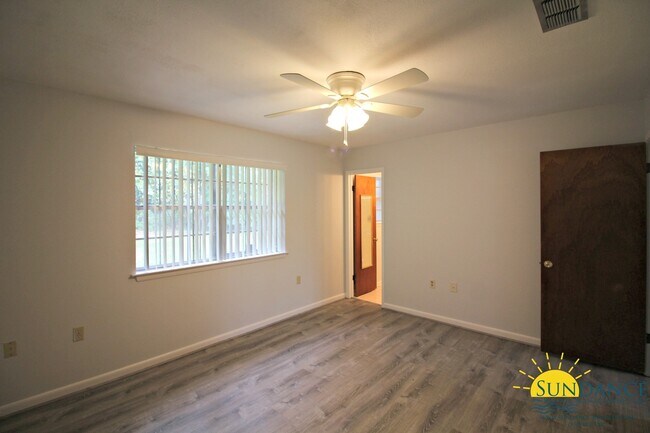 Building Photo - Nice 3 Bedroom Home in Fort Walton Beach
