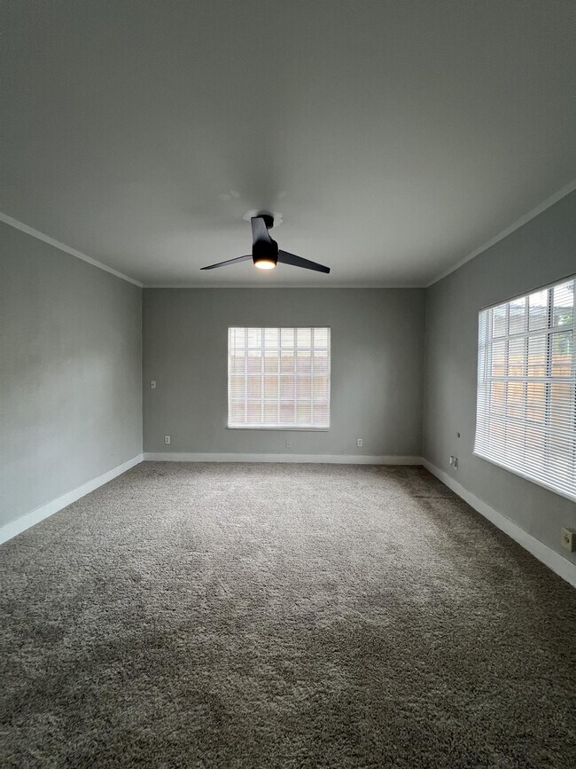 Building Photo - 126-126 Wiggins Pl