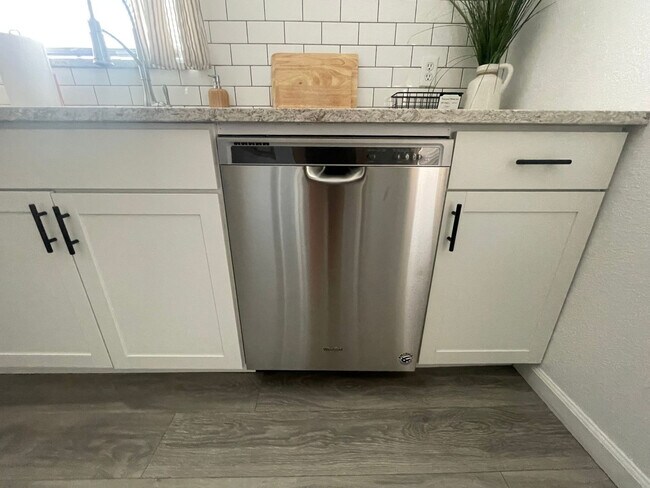 Building Photo - 15 N Corona St