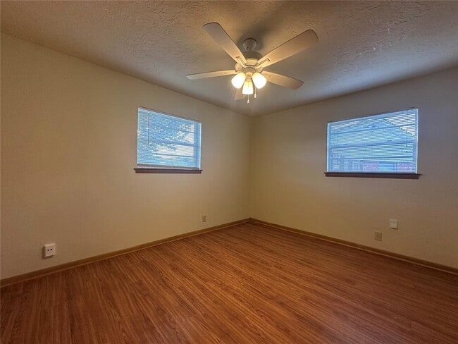 Building Photo - 2007 Delaware Ln