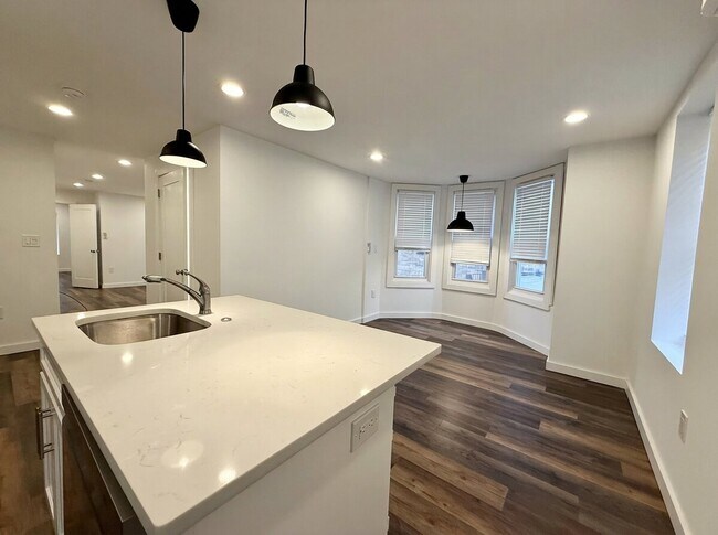 Building Photo - 451 Green Ln