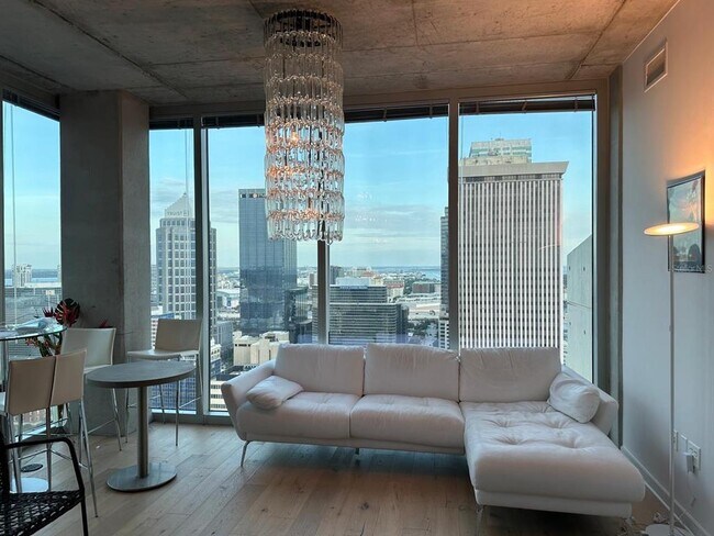 Building Photo - 777 N Ashley Dr