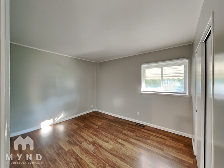 Building Photo - 3049 Bluefield Dr