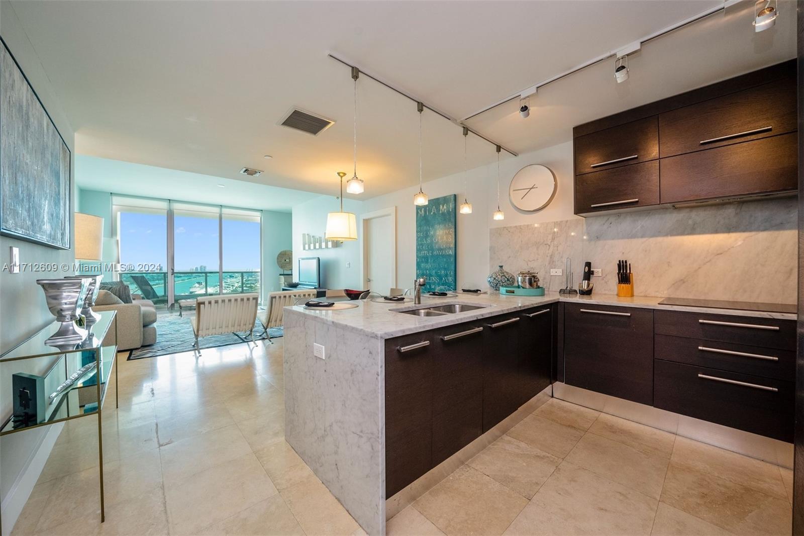 Building Photo - 900 Biscayne