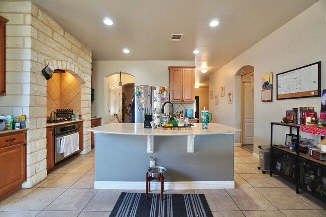 Building Photo - 18621 Dry Pond Dr