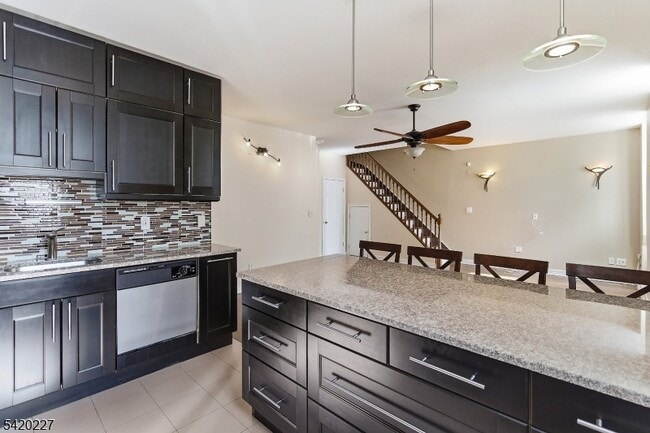 Building Photo - 39 Bruen St
