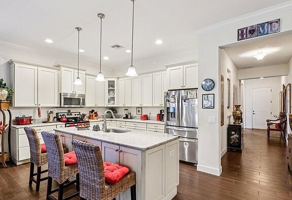 Building Photo - 121 Seminole Ln