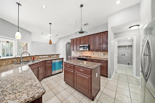 Building Photo - 15851 Jamie Lee Dr