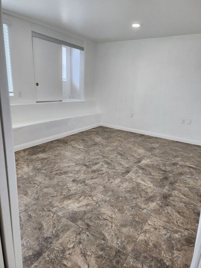 Building Photo - 1 Month FREE! Imperial Beach, Spacious 1BR/1BA Unit only 1 Block from the beach!