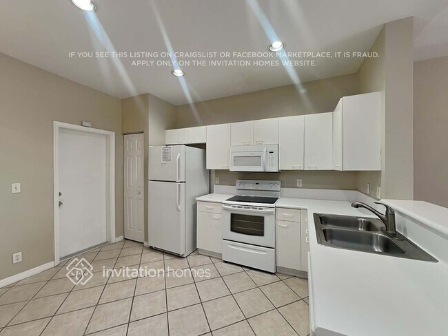 Building Photo - 2440 Cordoba Bend