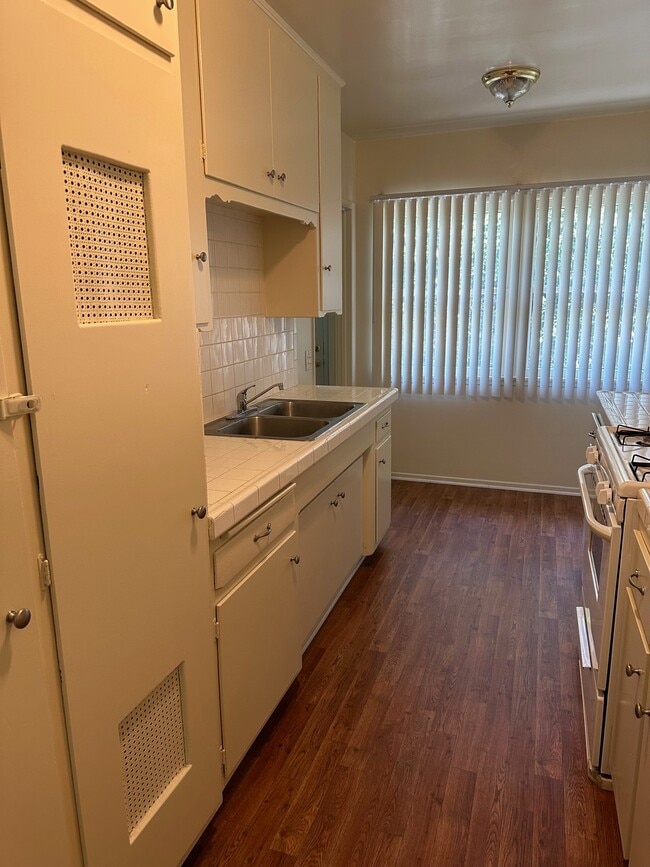 Building Photo - 515 W Foothill Blvd