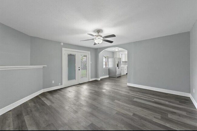 Building Photo - 405 Kelly Ln