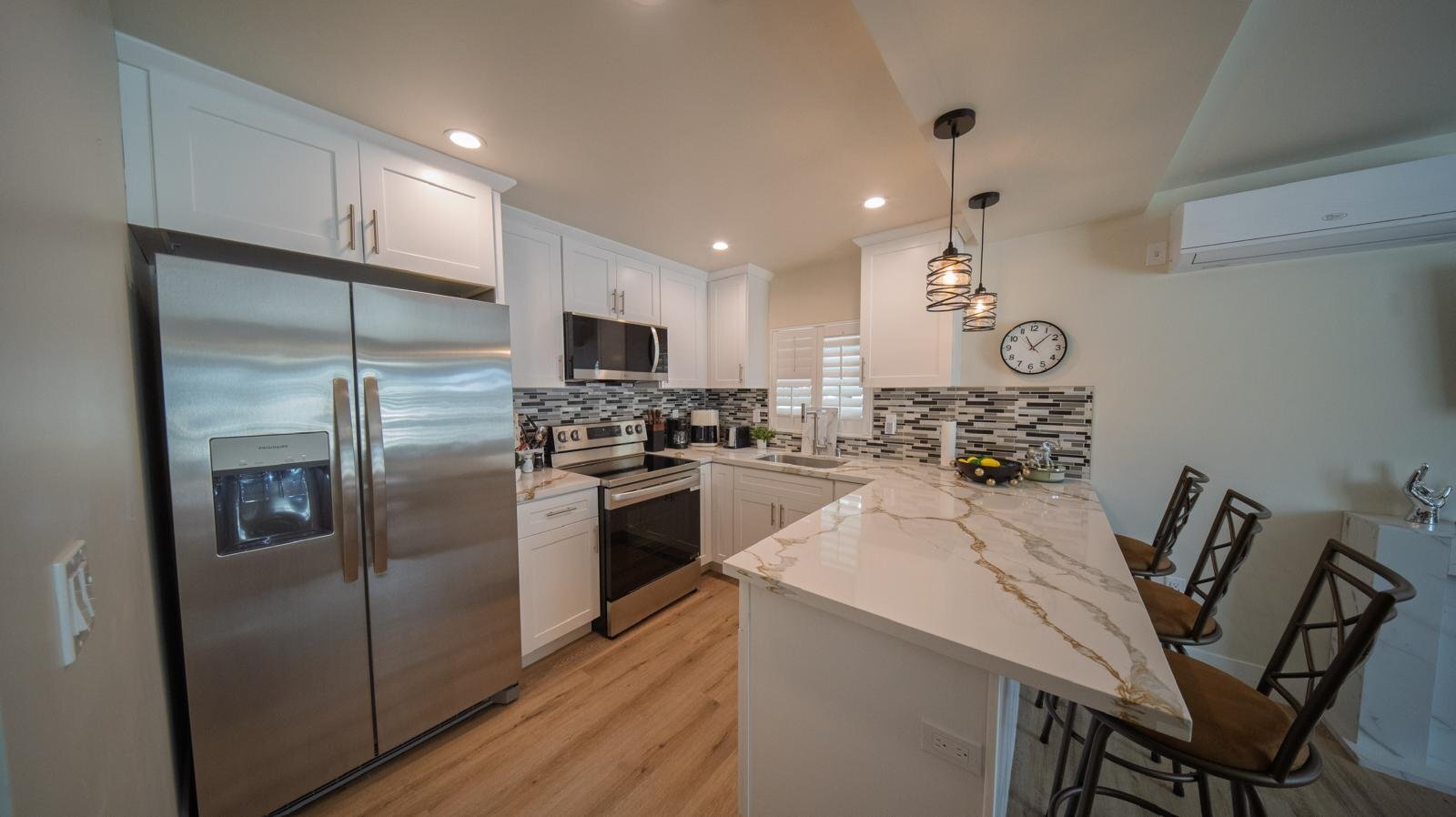 Building Photo - 1541 W 65th St