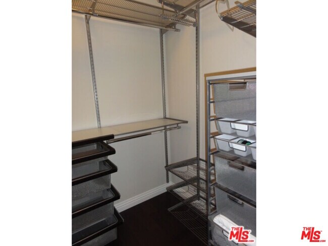 Building Photo - 1880 Veteran Ave