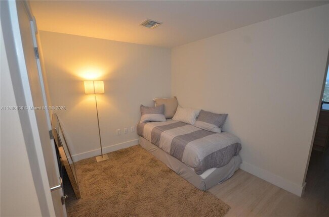 Building Photo - 16385 Biscayne Blvd