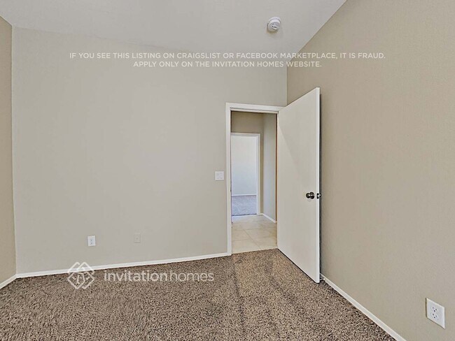 Building Photo - 13295 W Crocus Dr