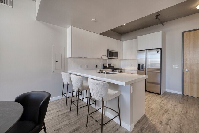 Building Photo - FULLY FURNISHED - JUHL - 2 BEDROOM 2 BATH WITH 2 PARKING SPACES