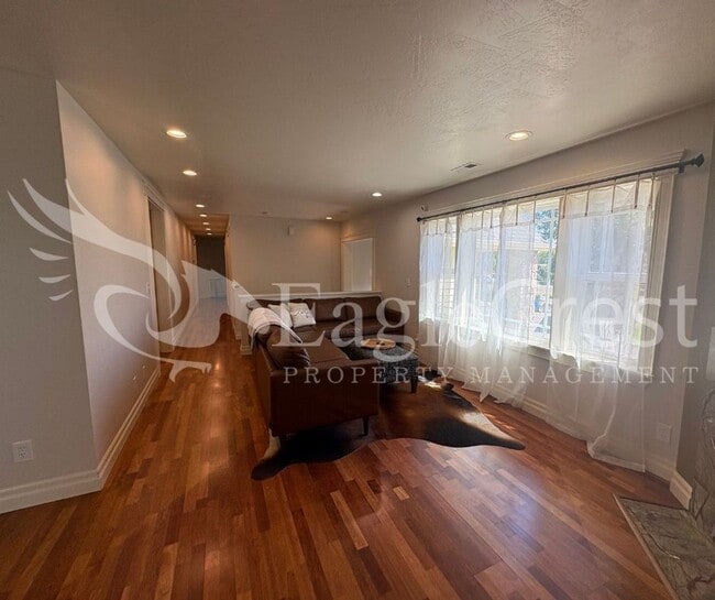 Building Photo - Beautiful Five Bedroom Home with Acreage
