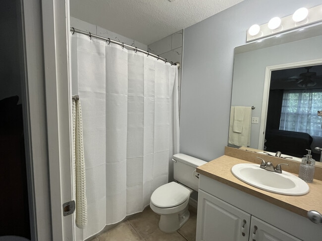 Building Photo - 2636 SW 35th Pl