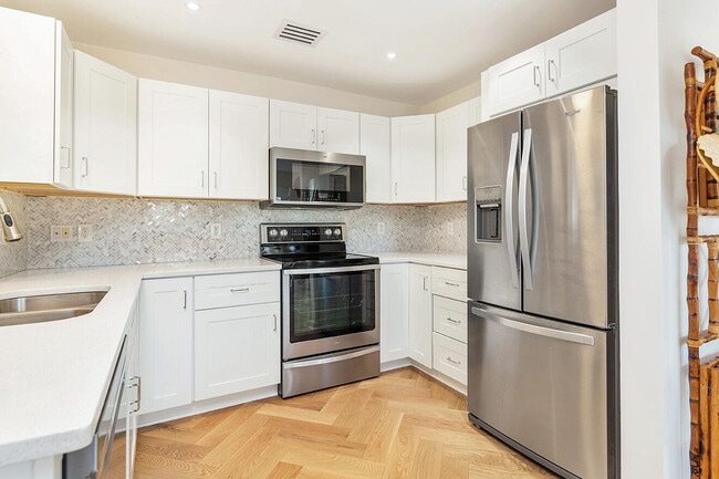 Building Photo - 319 Hunter St