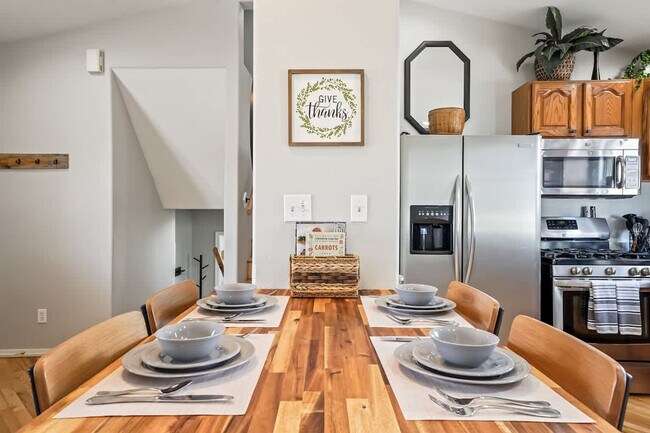 Building Photo - 1619 Ruby Ct