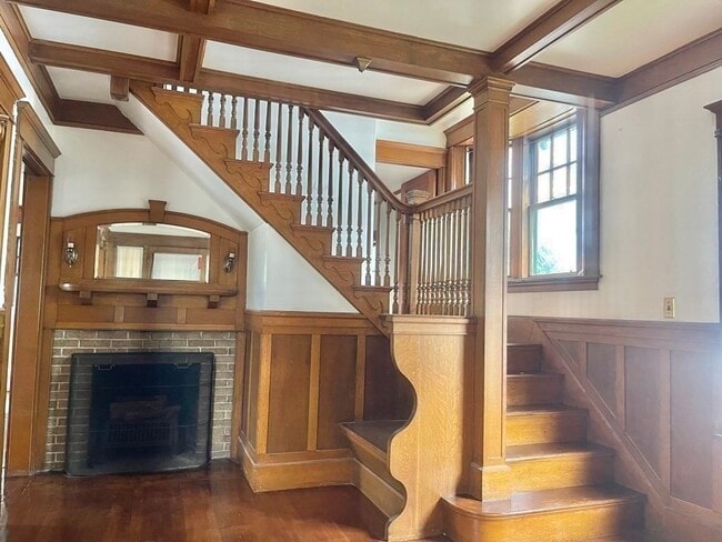 Building Photo - 47 Pleasant St