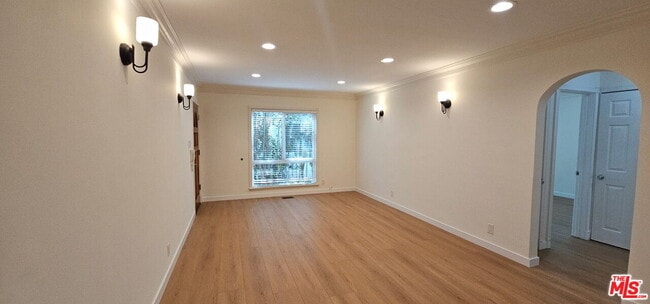Building Photo - 451 S Doheny Dr