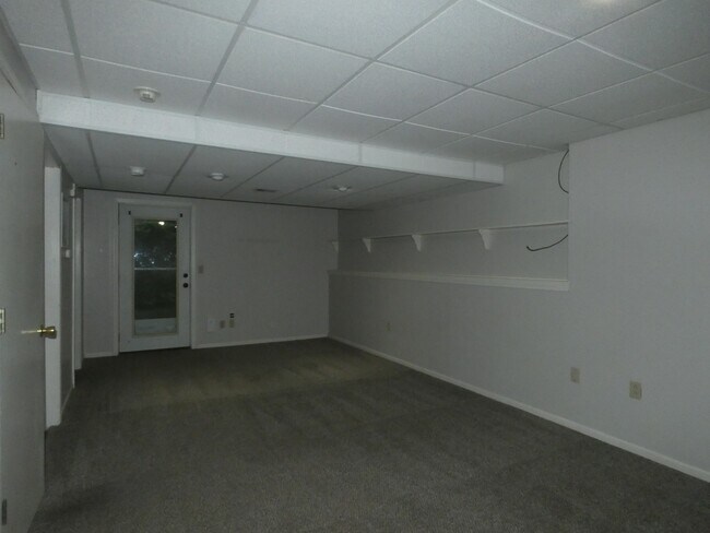 Building Photo - 6544 NW Gilly Rd