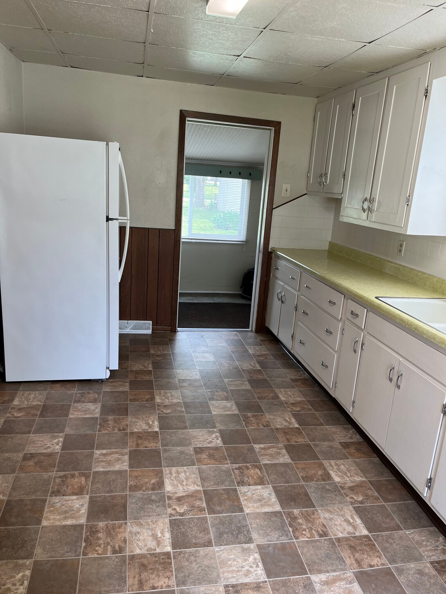 Kitchen - 200 6th Ave SW