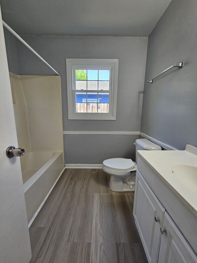 Building Photo - 3BR Home Near Downtown Wilmington – Recently Updated, Pet Friendly