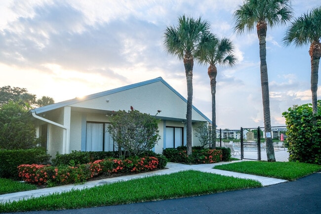 Building Photo - 1109 Green Pine Blvd