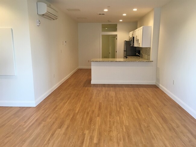 Building Photo - 875 Elm St