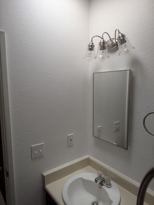 Building Photo - Triplex - 2 Bedroom and 1 Bath Unit