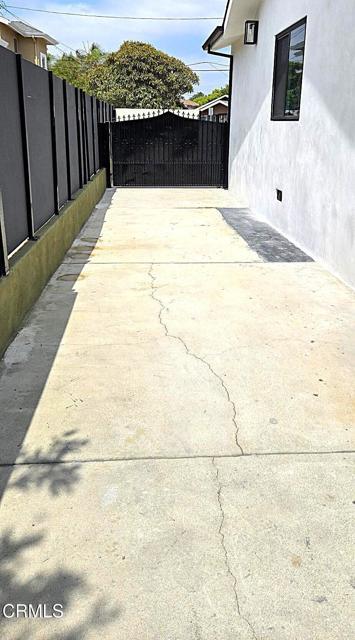 Building Photo - 1121 La Puerta St